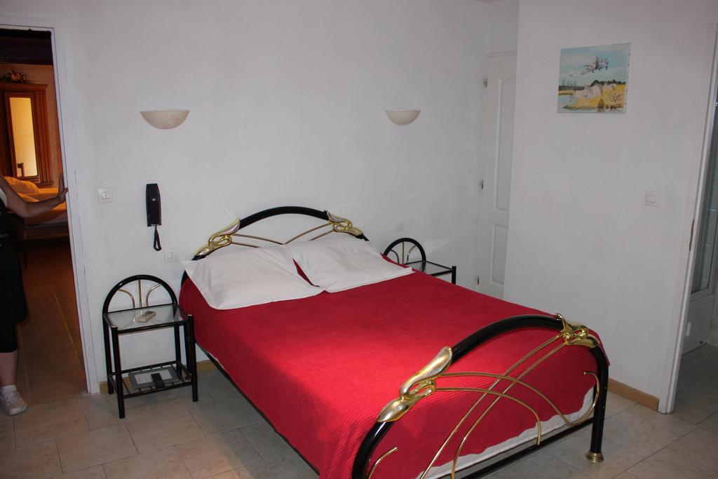 Hotel Restaurant La Camargue سالين دي جيرو الغرفة الصورة