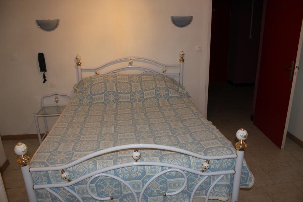 Hotel Restaurant La Camargue سالين دي جيرو الغرفة الصورة