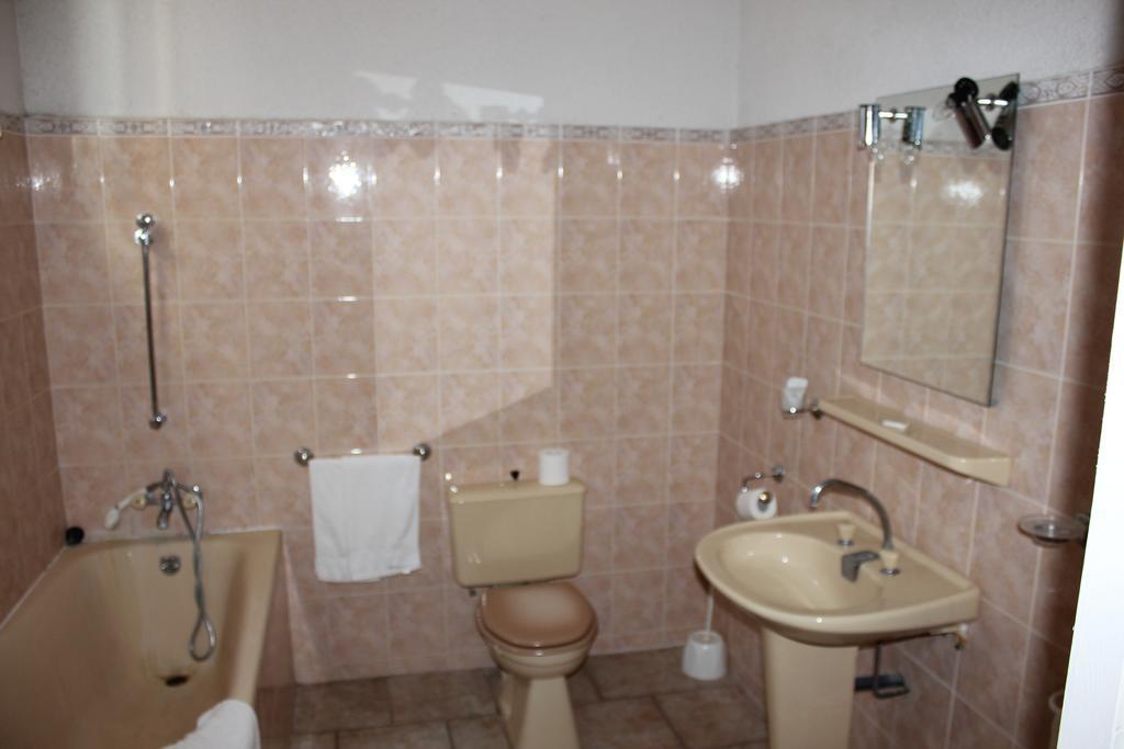 Hotel Restaurant La Camargue سالين دي جيرو الغرفة الصورة