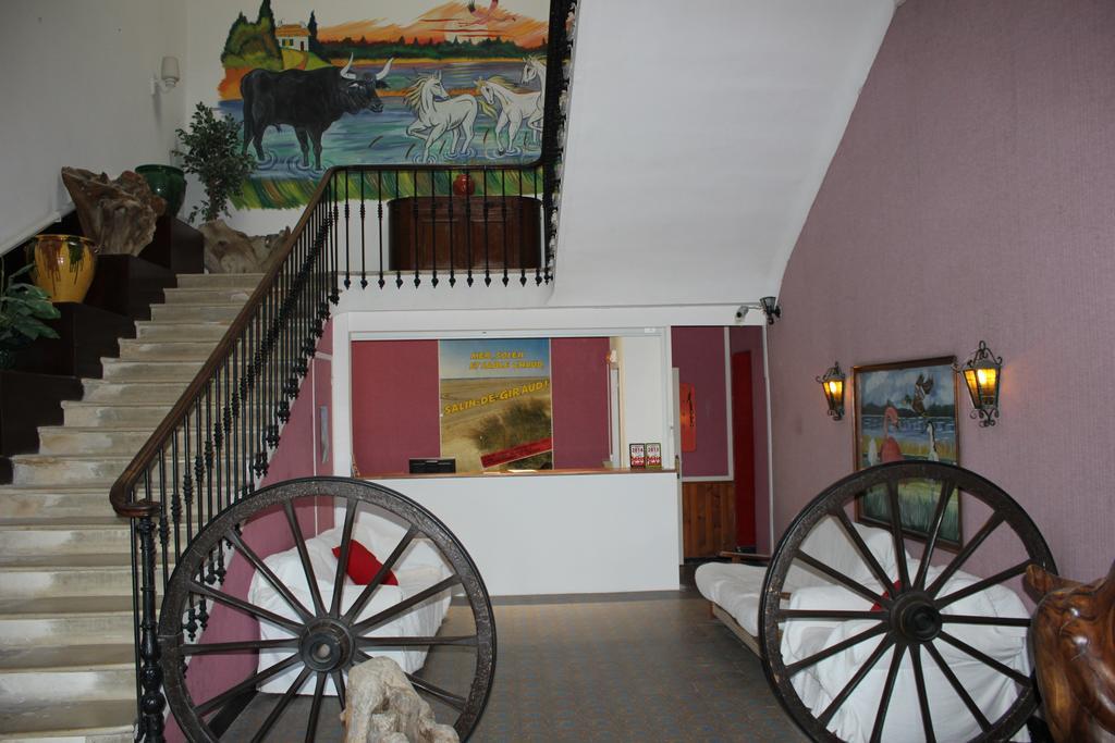 Hotel Restaurant La Camargue سالين دي جيرو المظهر الخارجي الصورة